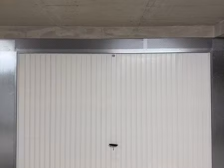 grand garage 16.5m2 à louer - antibes la fontonne