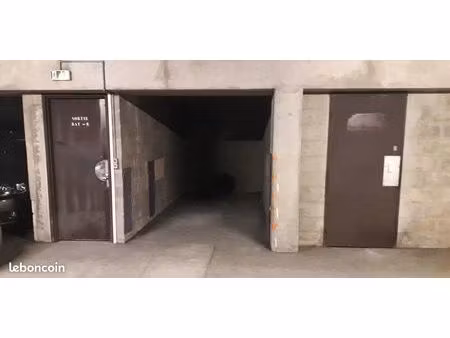 box ouvert (pour petite citadine ou pour 2 à 3 motos) – boulogne-billancourt limite porte 
