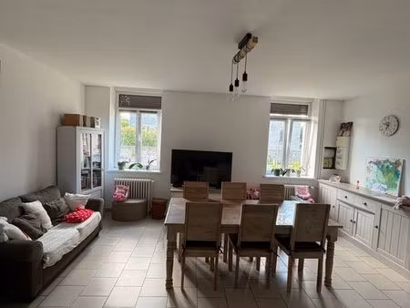 location maison près du centre du village