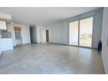 location appartement  m² t-4 à agde  978 €