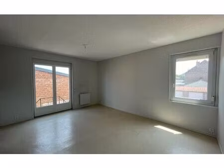 location appartement  m² t-2 à annay  600 €