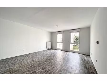 location appartement  m² t-2 à creil  629 €