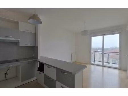 location appartement  m² t-3 à domont  1 200 €