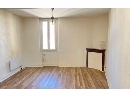 location appartement  26.95 m² t-1 à marseille 10  550 €