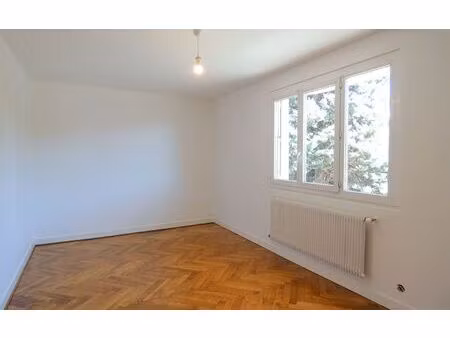 location appartement  m² t-2 à saint-genis-laval  893 €