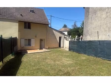 location maison  m² t-2 à fublaines  820 €