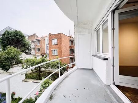 appartement à louer à avenue du couronnement 6 woluwe-saint-lambert (vbe41209)