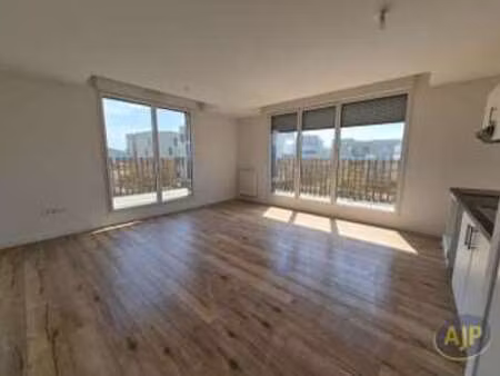 location appartement 4 pièces à rezé (44400) : à louer 4 pièces / 76m² rezé