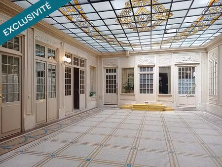 très beau studio entièrement rénové situé rue jean-jacques rousseau paris 1er
