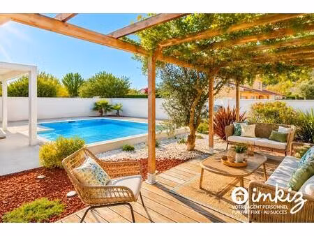 maison familiale avec piscine et beaux volumes