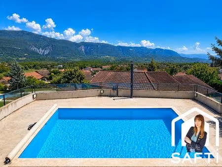 maison familiale avec piscine et vue imprenable sur le vercors