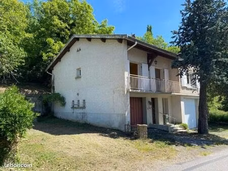 maison lumineuse et pleine de potentiel  idéalement située.