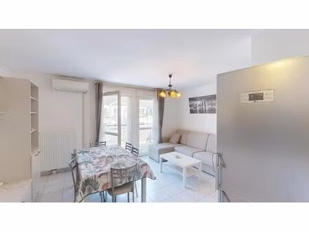 t2 avec balcon et une place de parking - bourg de saran