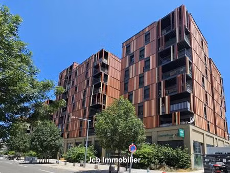 cartoucherie grand t2 avec terrasse et parking