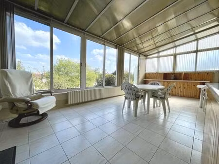 maison de 7-8 pièces sur un sous sol total et jardin