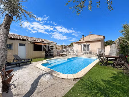 maison t5 de 134 m2 avec terrain de 715m2  piscine et garage