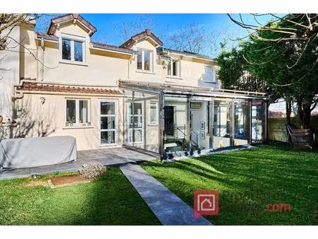 maison au calme avec jardin et studio indépendant