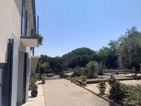 ancien mas camarguais revisité dans un hameau proche d'aigues mortes