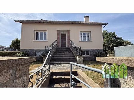 maison individuelle 4 chambres avec jardin clos  à deux pas du