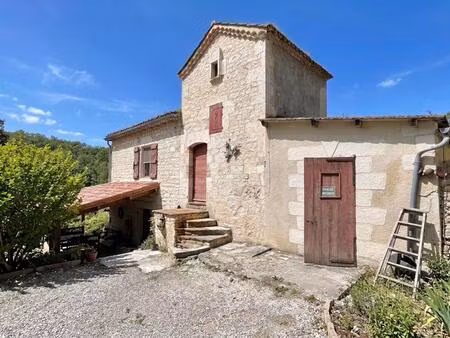 sauveterre maison 5 pièces sur près de 23 ha de terrain avec dépendances