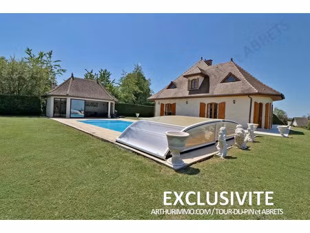 vente maison 6 pièces 289 m2 à la tour-du-pin