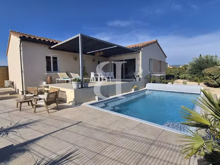 agréable villa de plain-pied avec piscine proche du centre du v