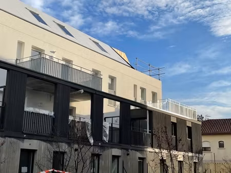 eysines t3 - terrasse+ parking