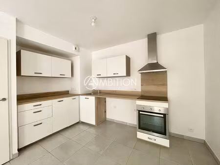 a louer : appartement 3 pièces de 60m2 à roquebrune sur argens - secteur des golfs
