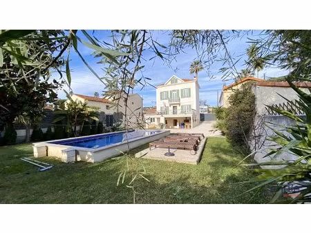 villa 8 pieces - 5 chambres - piscines - proche plage