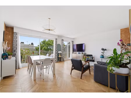 versailles montreuil  5 pièces de 105 40 m2 traversant et lumineux bénéficiant d'un balcon