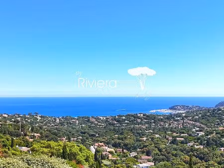 vaste propriété avec piscine et très belle vue mer