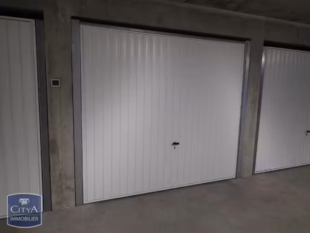 parking à louer 12 m² - chambéry (73) - 81€