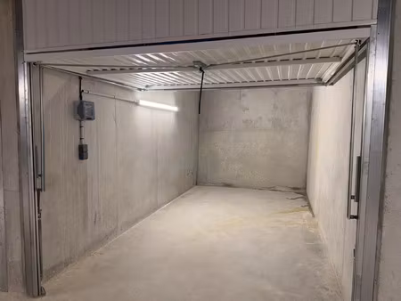 location garage 13 m² à marseille 8 (13008)
