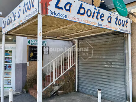 ensues la redonne: fond de commerce de 50m2.