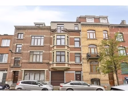 gerenoveerd appartementsblok met 3 appartementen