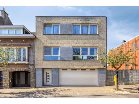 duplexappartement met tuin en garage