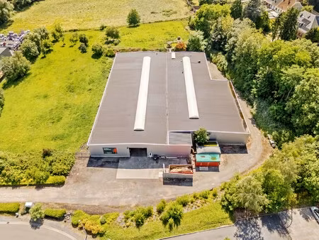 loods met appartement + studio op 1 45 hectare