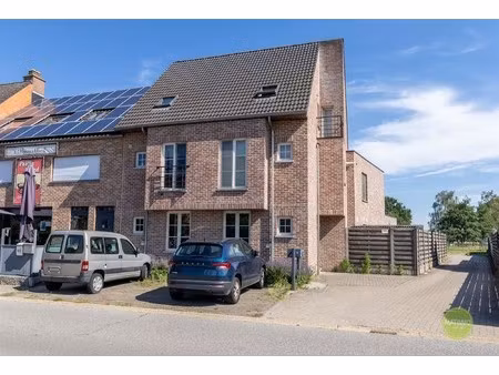 instapklaar gelijkvloers appartement met autostaanplaats