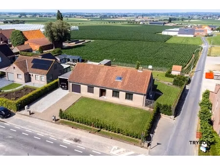 gerenoveerde landelijke woning op een perceel van 1396m² met prachtige verzichten!