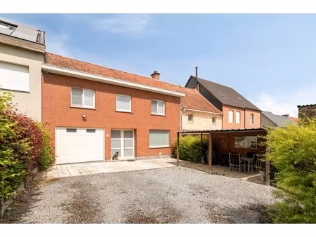 goedegelegen woning met tuin en garage!!!