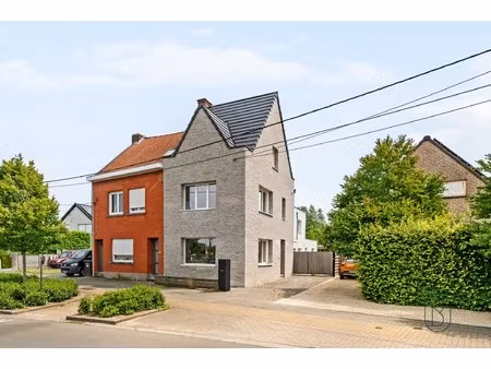 knap gerenoveerde woning met 3 à 4 slk  en zwemvijver