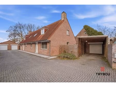 halfopen bebouwing met 4 slaapkamers in poelkapelle!