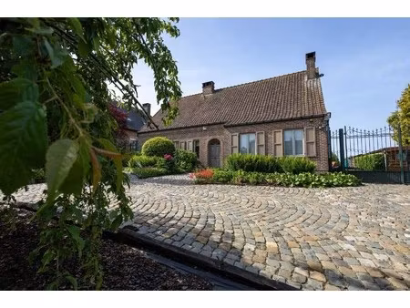 landelijke villa met werkruimte  paardenstal en grote tuin