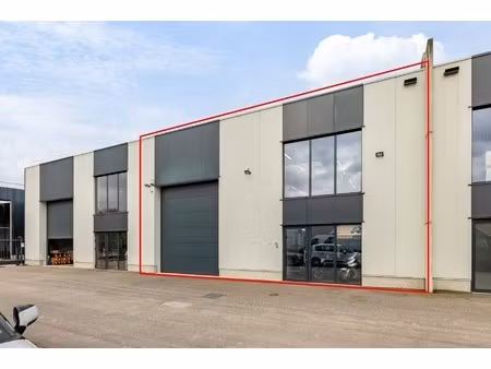 bedrijfspand van ca 300m²