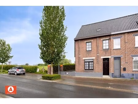 te renoveren woning met werkhuis en ruime tuin