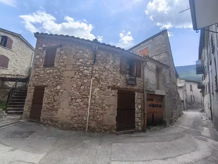 charmante maison de village en pierre apparente