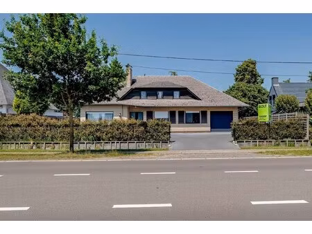 instapklare villa met 3 slaapkamers  ruime tuin en voldoende parking op gunstige locatie!