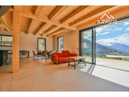 chalet moderne avec vue dégagée sur la vallée