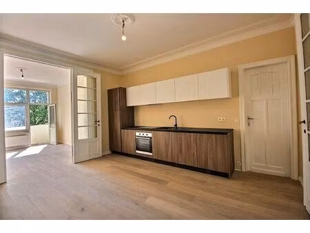 appartement à vendre avec terrasse et 2 chambres   uccle (vbe41115)