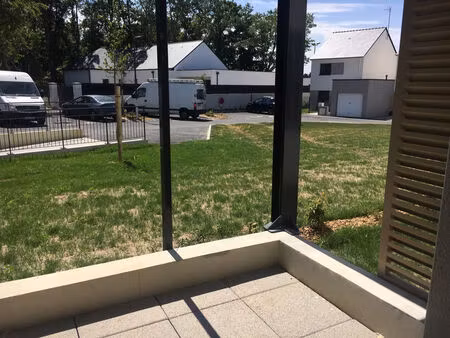 appartement t2 de 43.13m² avec terrasse + stationnement - centre ville treillieres